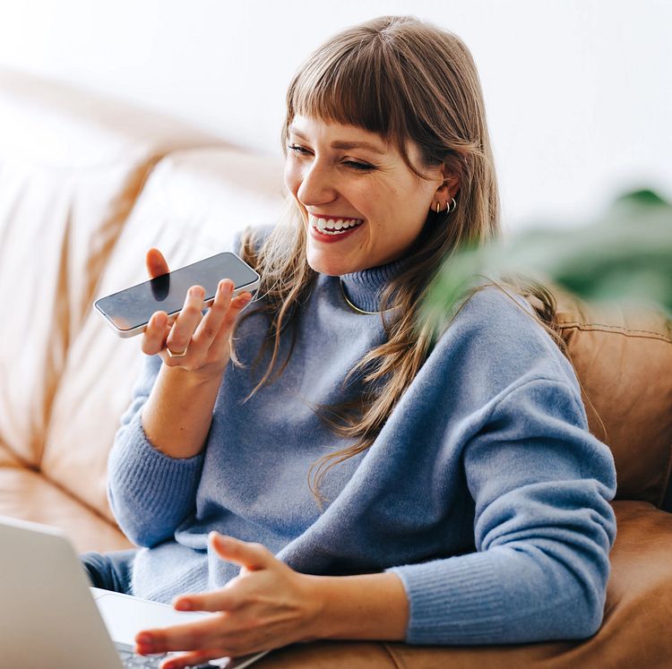 Woman speaking at the phone